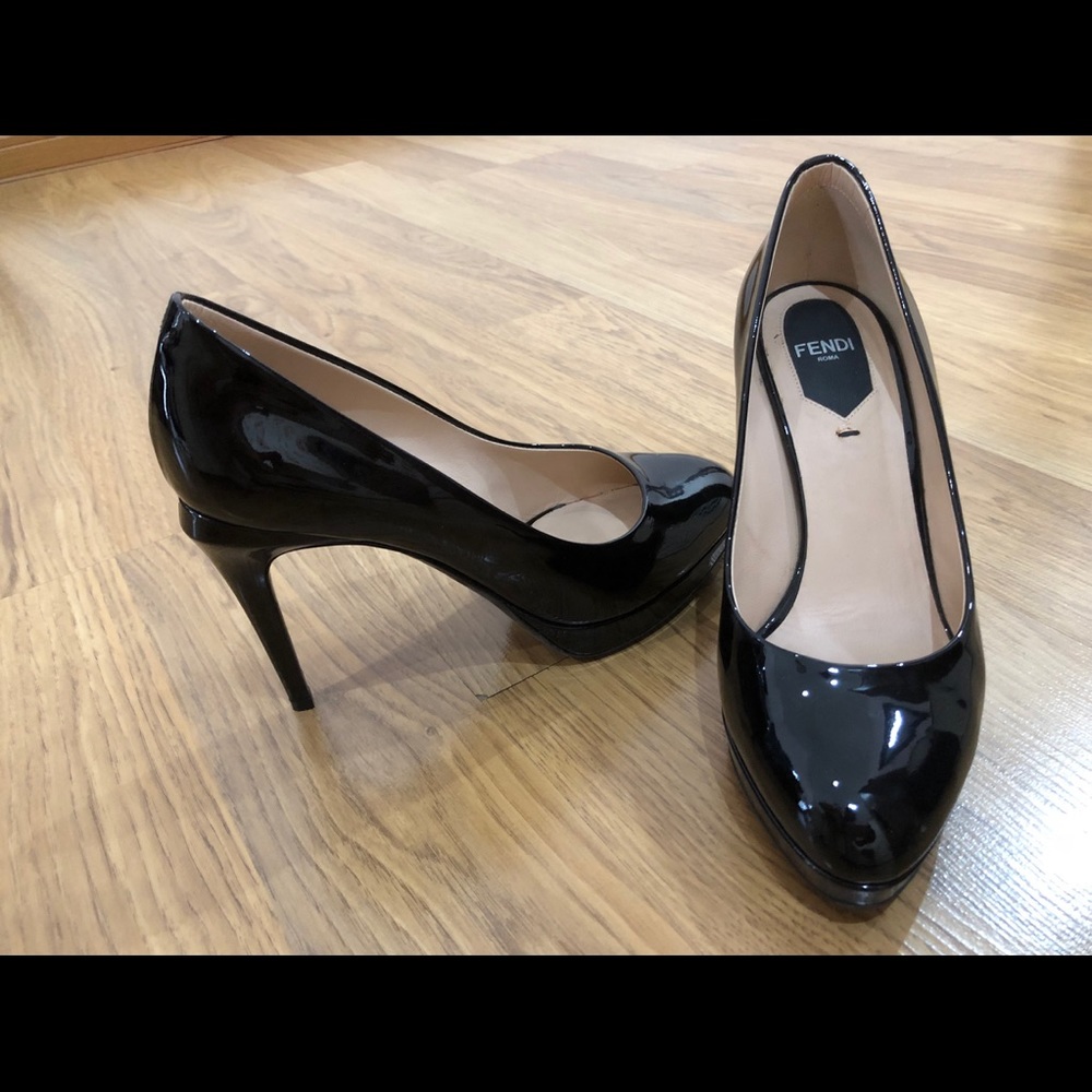 Fendi Classic Black Pumps